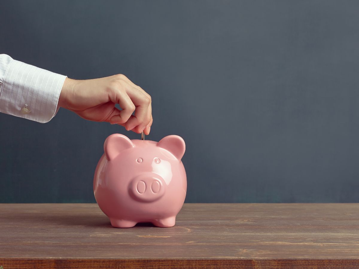 piggy bank represents money saving tips