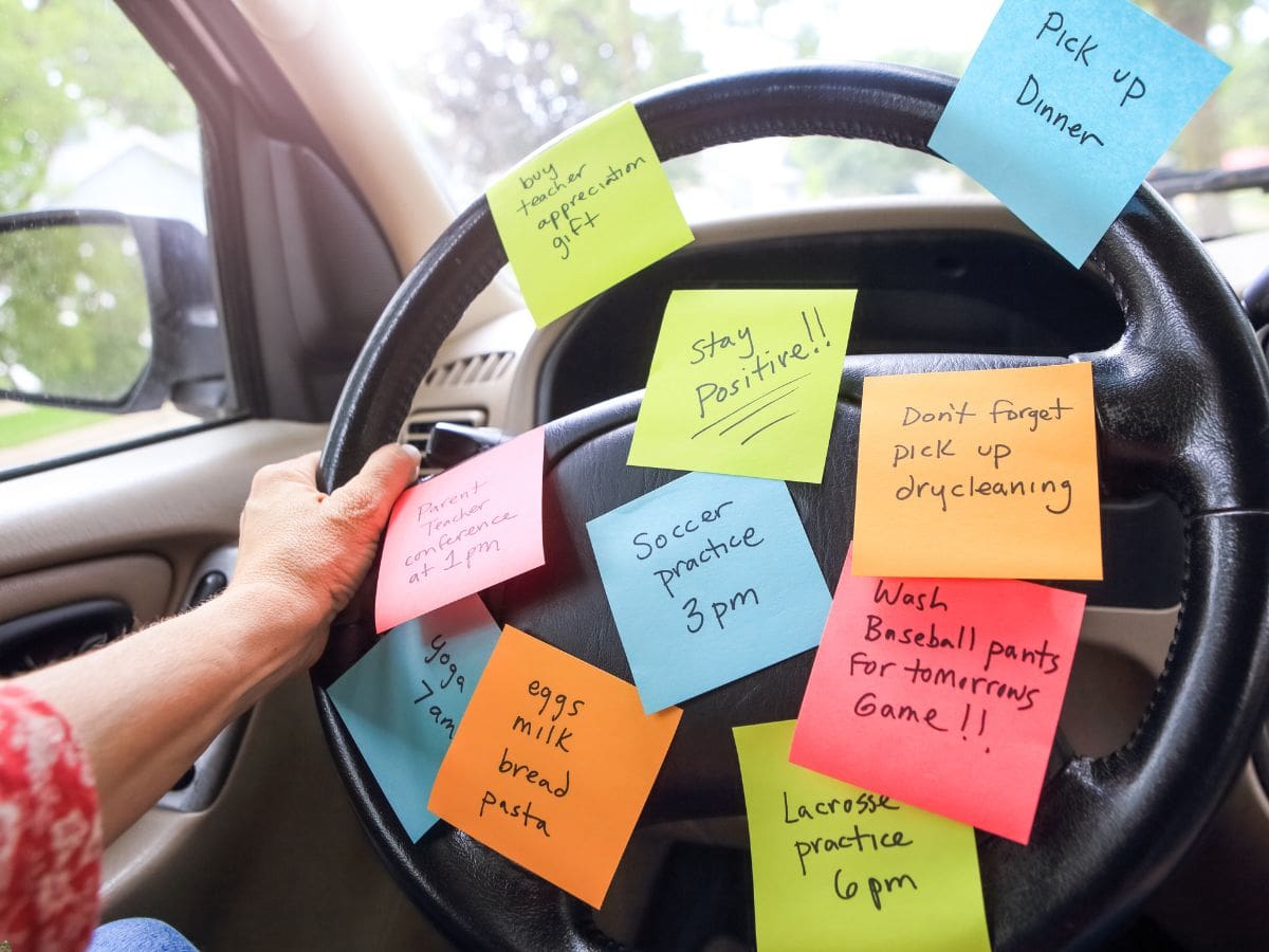 Post It notes indlicates the many errands she needs to accomplish